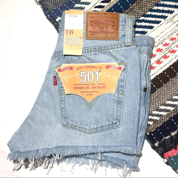 Levi's Pants - NWT Levi’s 501 Raw Hem Light Mid rise Shorts 27